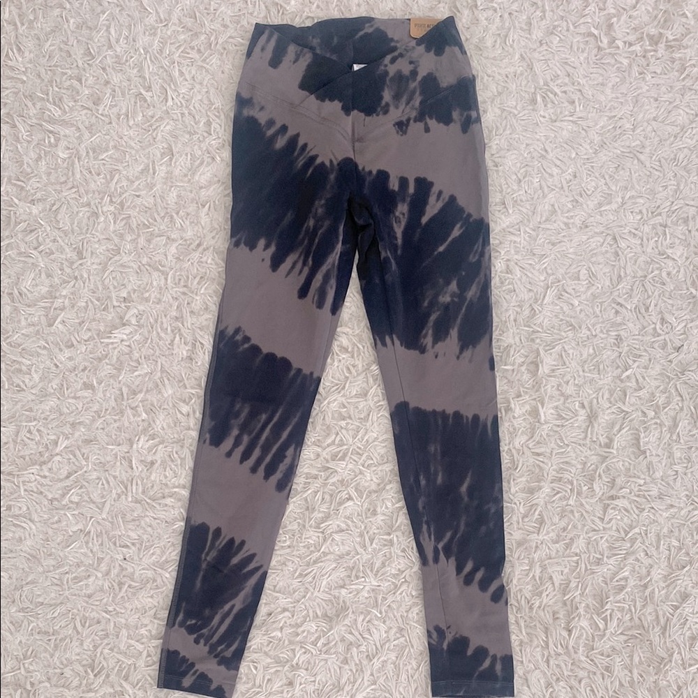 *NEW* PINK Victoria’s Secret high waist V crossover leggings size small